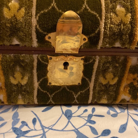 Reyes Musical Swiss Vintage Jewelry Box size 9x6x5 - Picture 14 of 16